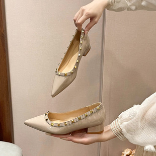 2025春季新款经典款百搭铆钉尖头单鞋女3cm浅口漆皮粗跟中跟女鞋