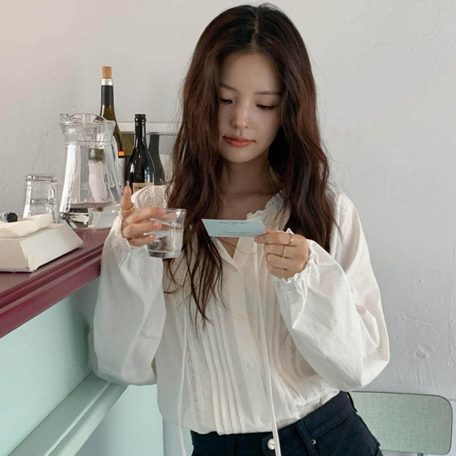 韩国代购直邮2026秋Cherrykoko百搭减龄灯笼袖木耳边V领娃娃衫女
