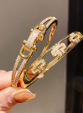 18k金电镀锆石马蹄扣卡手镯
