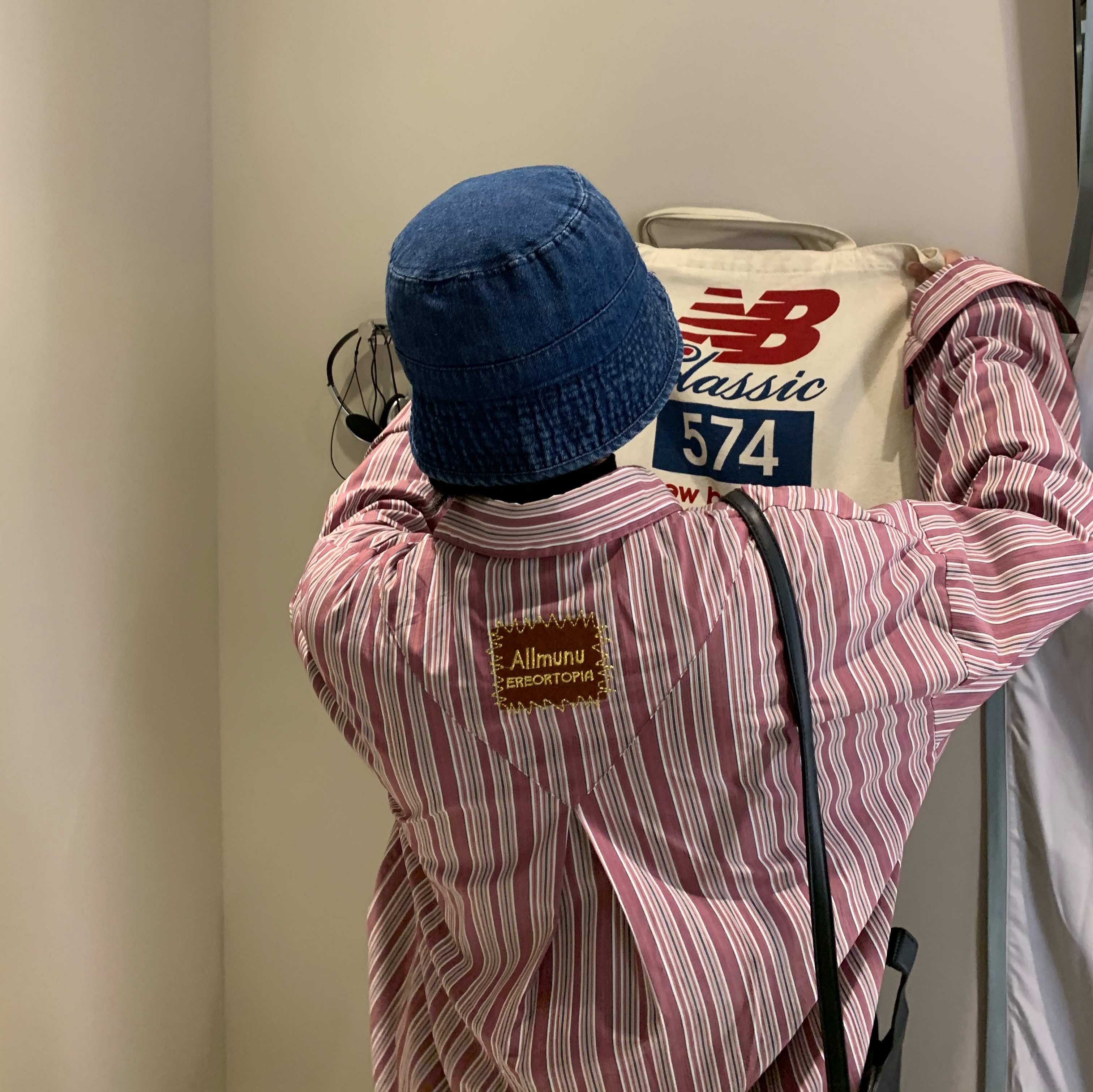 c2自制搭配复古毛背心的惊喜ins