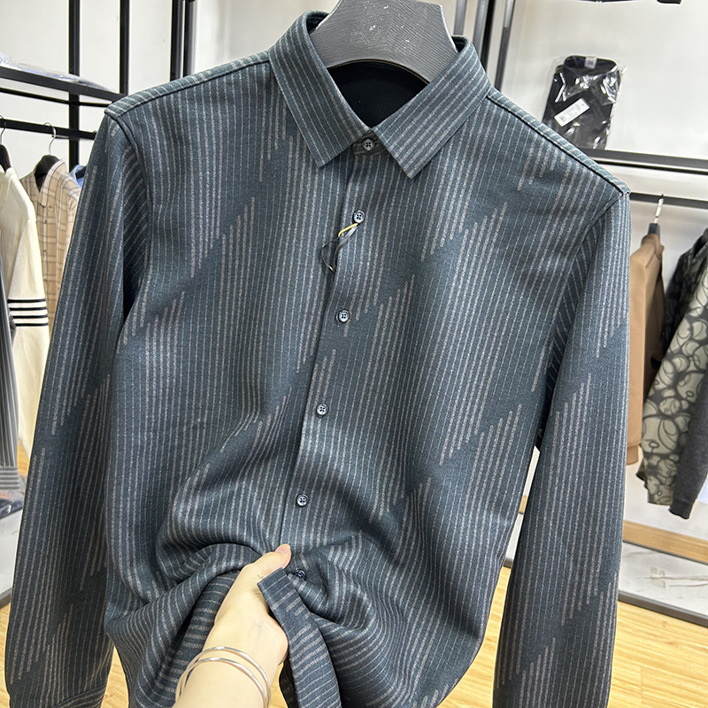 舒适简约磨毛料厚修身尖领衬衣秋冬商务休闲条纹加绒保暖长袖衬衫