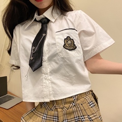 Real shot short design badge white short sleeve tie shirt + slim long check trousers fashion suit