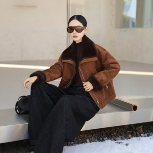 妈妈冬装2026年冬季新款时尚减龄保暖女韩版仿皮草皮毛一体外套潮