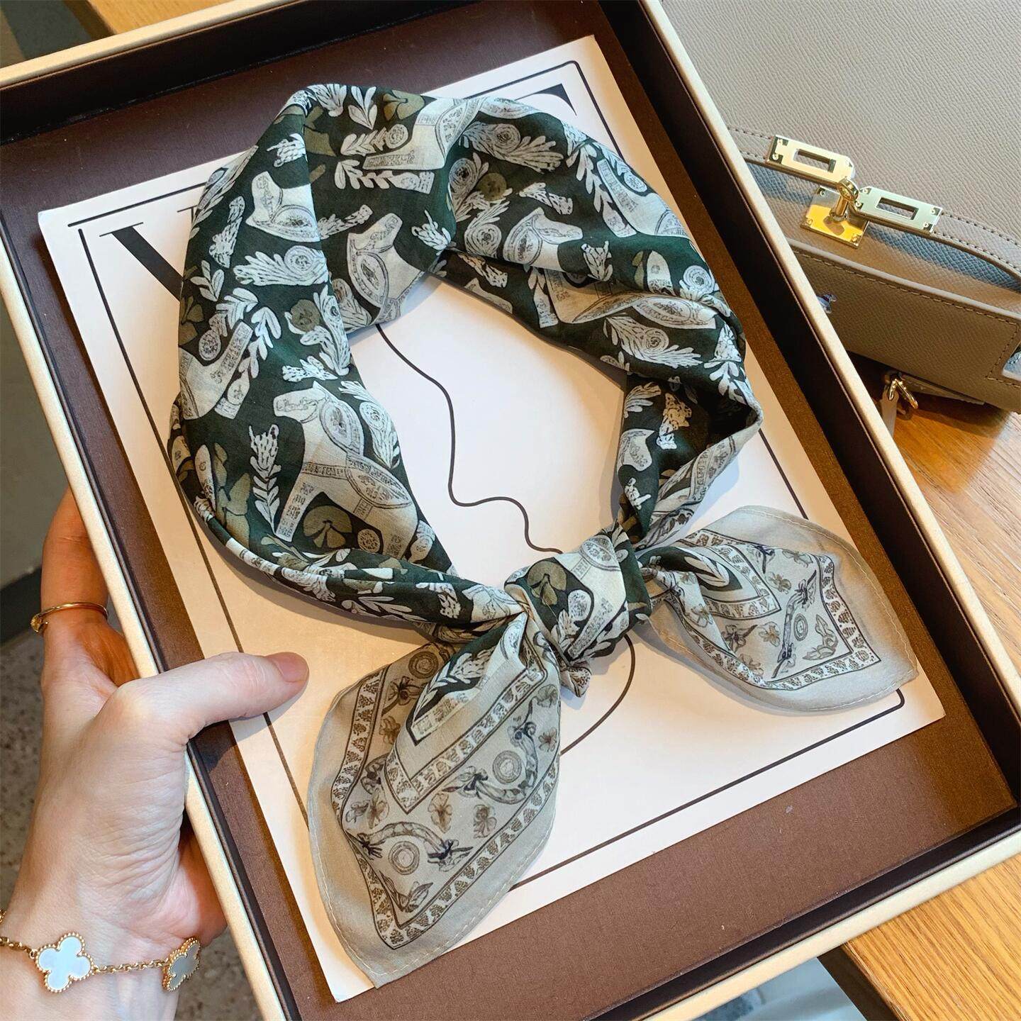 大牌风复古骏马桑蚕丝小丝巾女春秋季薄款装饰披肩纯棉小方巾领巾