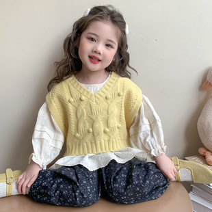 长袖薄款女童洋气黄色毛衣马甲碎花裤子三件套春秋新款时髦套装