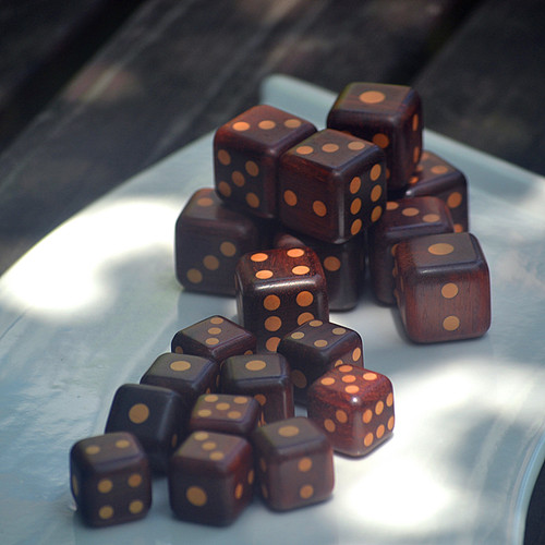 苏工手工紫檀骰子手把件