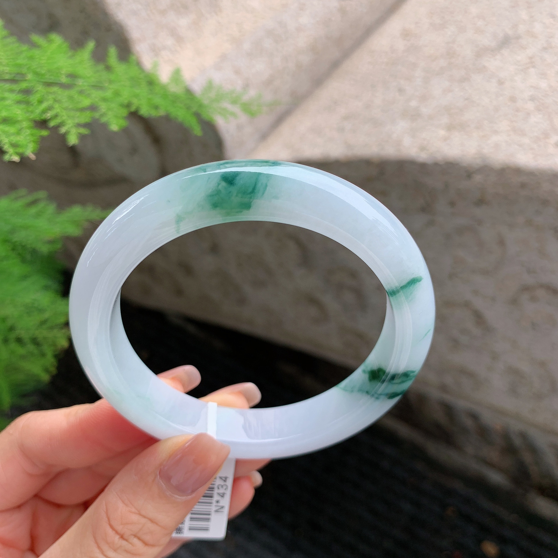 60圈口牛奶底飘花自然光实拍天然缅甸翡翠手镯冰飘绿白底青冰翡翠