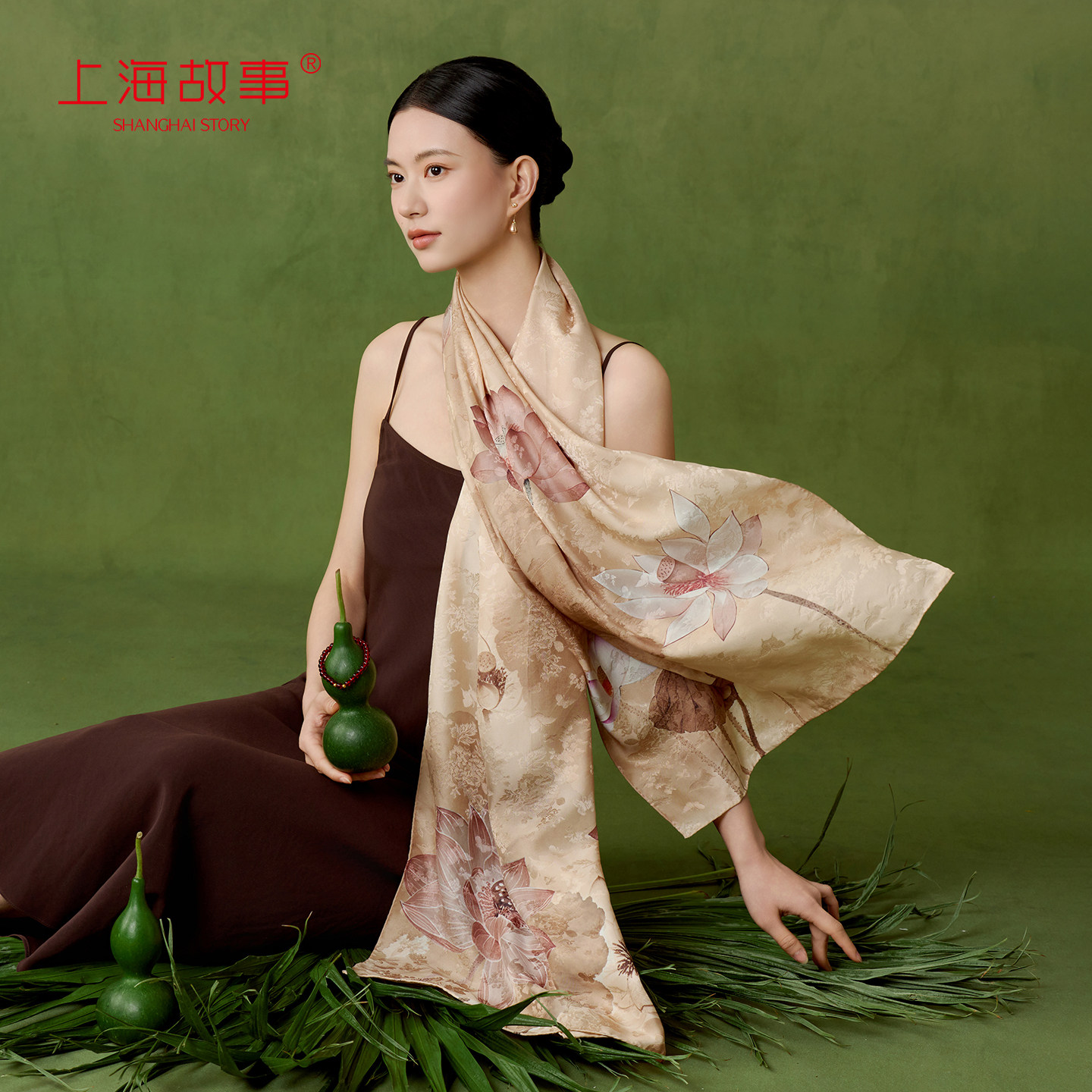 上海故事2026春夏款真丝花罗双面提花披肩桑蚕丝妈妈款送长辈礼盒