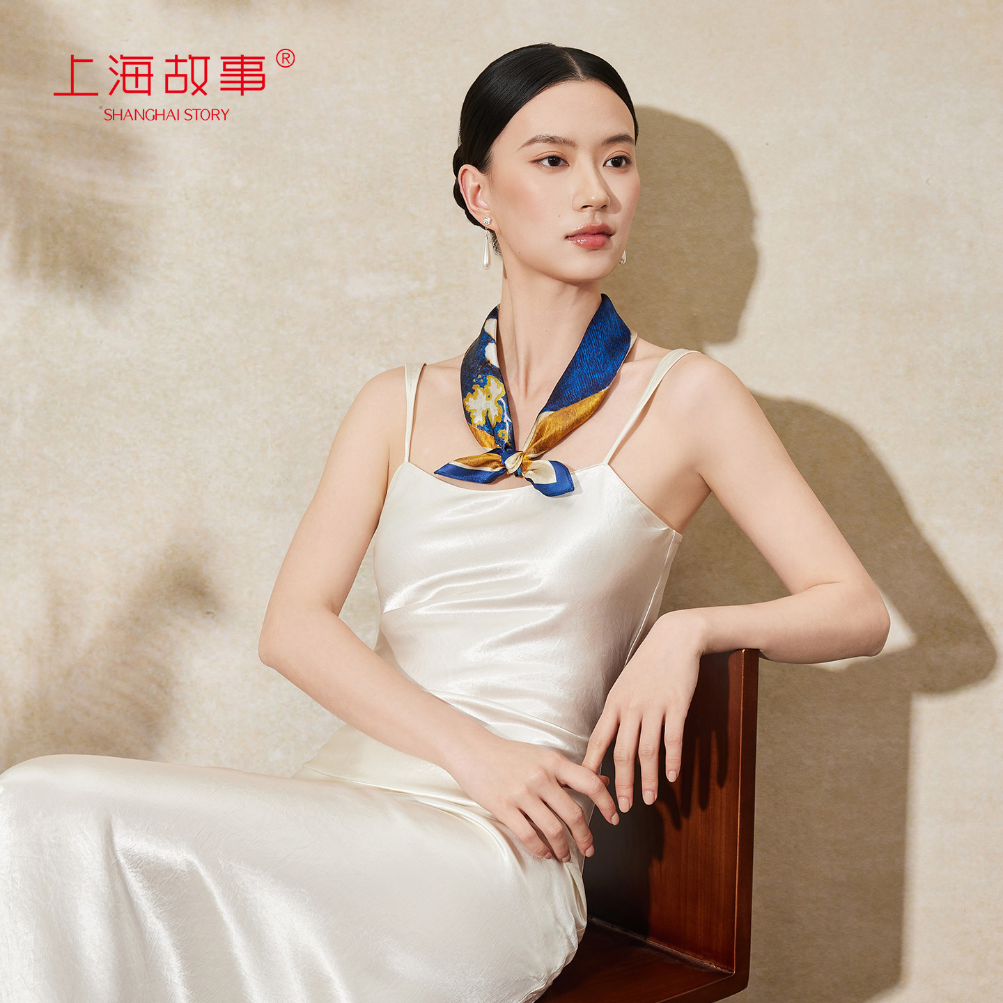 上海故事2026春夏新款桑蚕真丝小方巾印花妈妈款送长辈丝巾礼盒装
