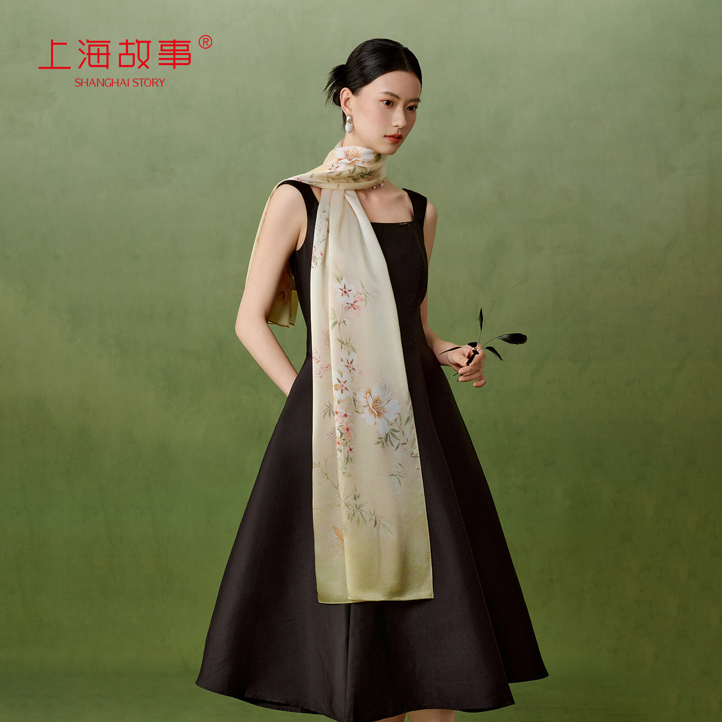 上海故事2026春夏款桑蚕真丝缎长丝巾送妈妈印花披肩送长辈礼盒装