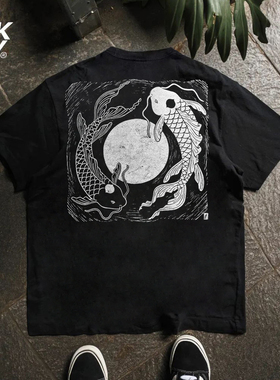 王有病工作室 220G 透气正肩版 ！黑色创意金鱼情侣款大码短袖t恤