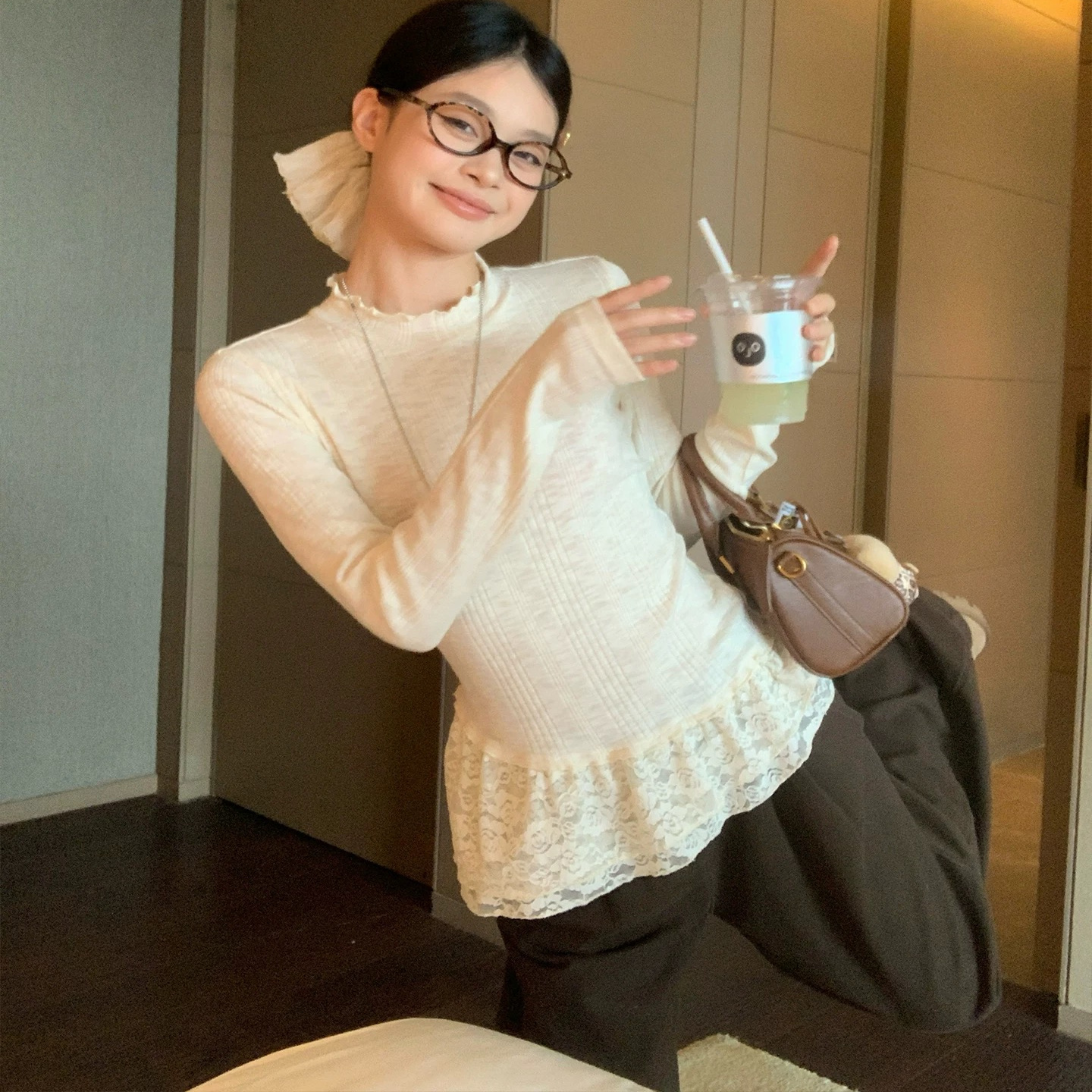 宋正恩杏色木耳边内搭打底衫t恤女秋冬2025蕾丝花边修身长袖上衣