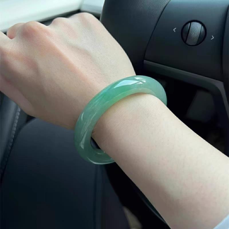 冰种翡翠玉手镯女正圈贵妃翡翠手镯女款处理油青飘绿飘花玉镯子