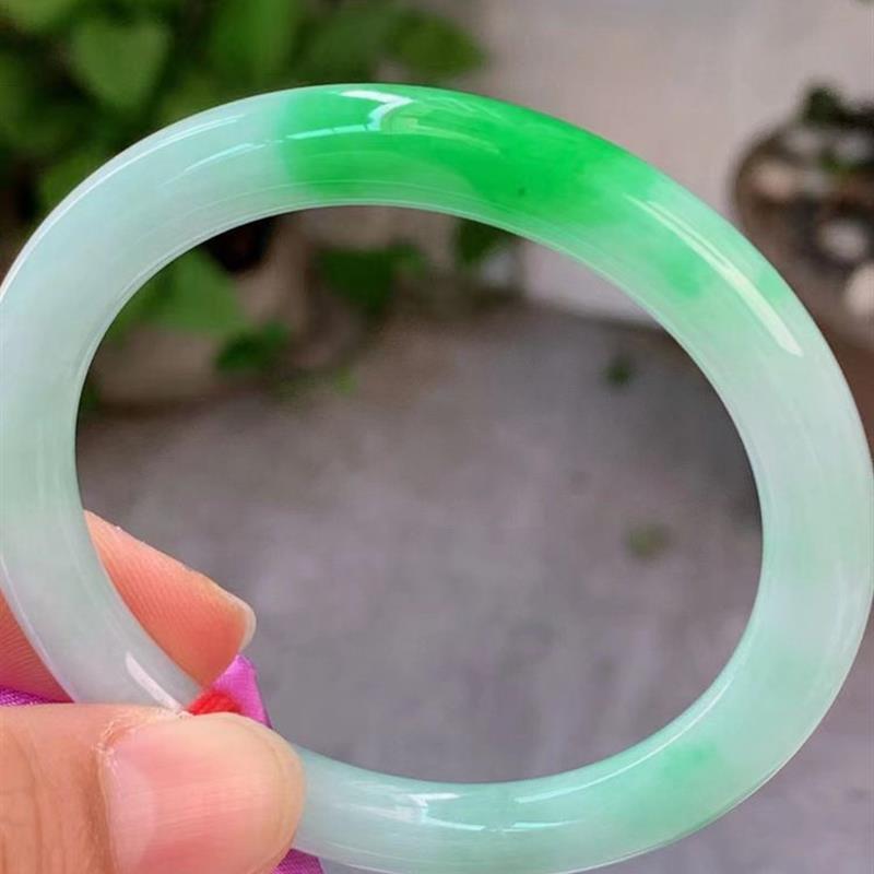 天然翡翠青高冰种手镯女款天然货缅甸飘绿花阳绿圆条玉石玉镯子