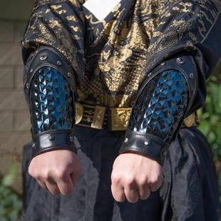 乌衣巷汉服护腕黑色龙鳞甲不锈钢盔甲古装束袖配饰锦衣卫护臂甲胄