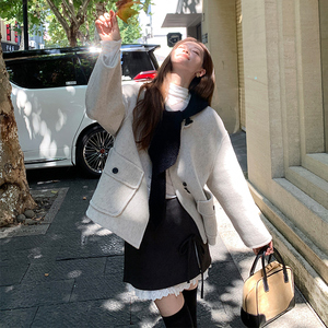 燕麦色围脖双面呢短外套女冬季新款宽松显瘦小个子廓形夹克温柔风图片