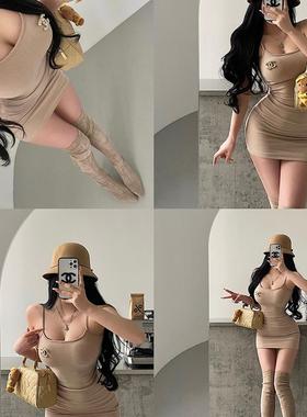 YoungGirlDay纯欲性感外扩显胸含胸垫磨毛打底吊带连衣裙包臀短裙