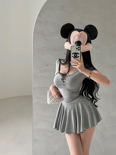 收腰褶皱裙摆连衣裙高腰短裤套装