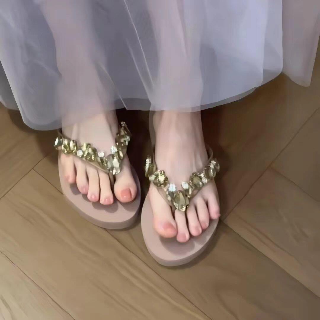 闪钻人字拖夏季女外穿凉拖鞋家居防滑防臭配裙子轻奢高级感凉鞋