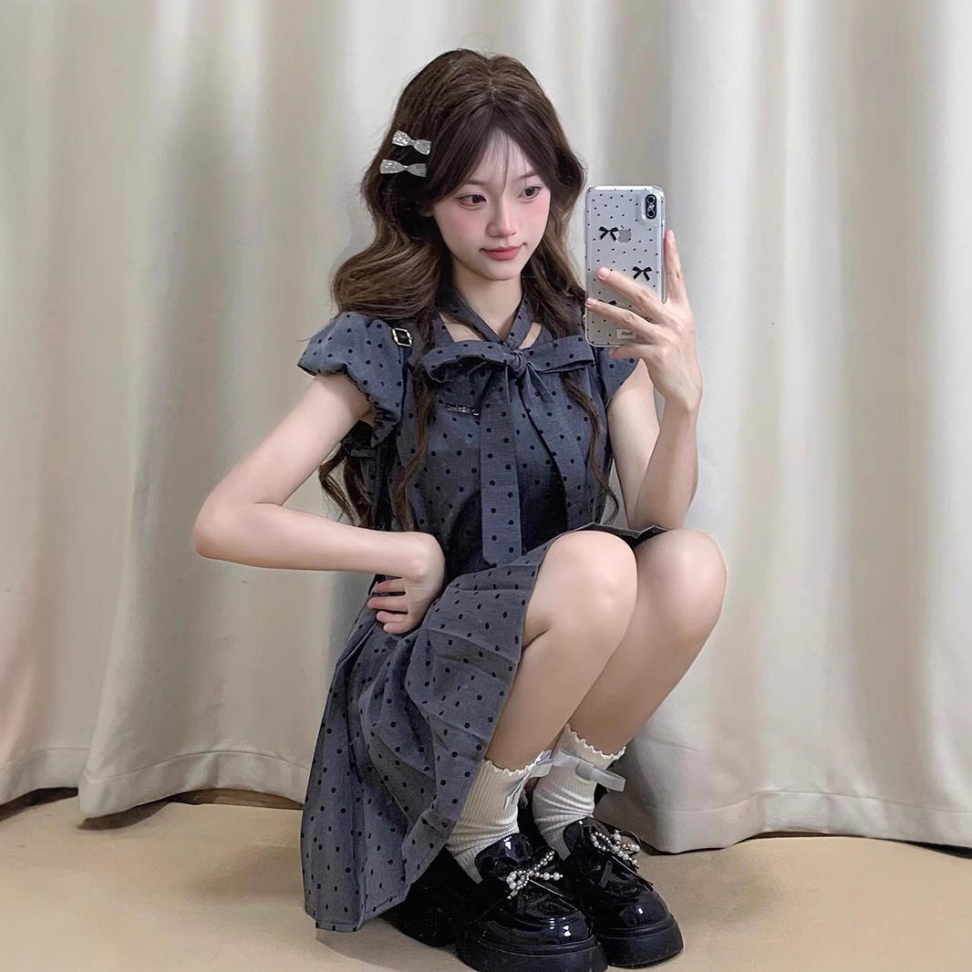 法式灰色波点小飞袖连衣裙