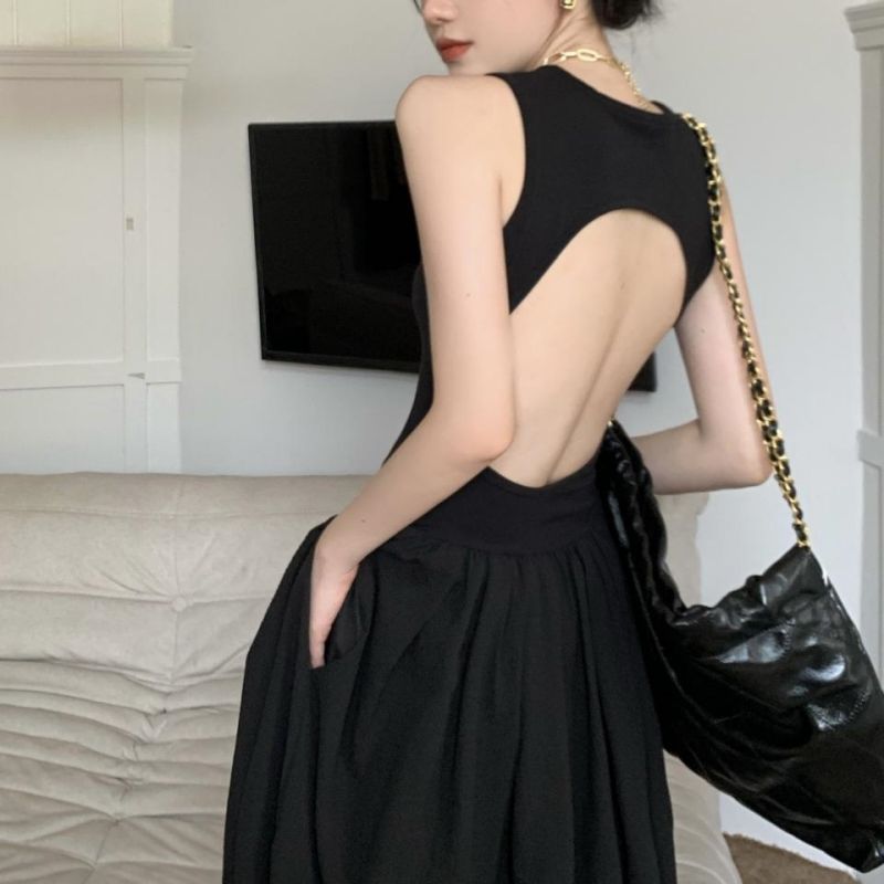 辣妹露背背心连衣裙女2025夏装新款法式收腰显瘦A字长裙黑色裙子