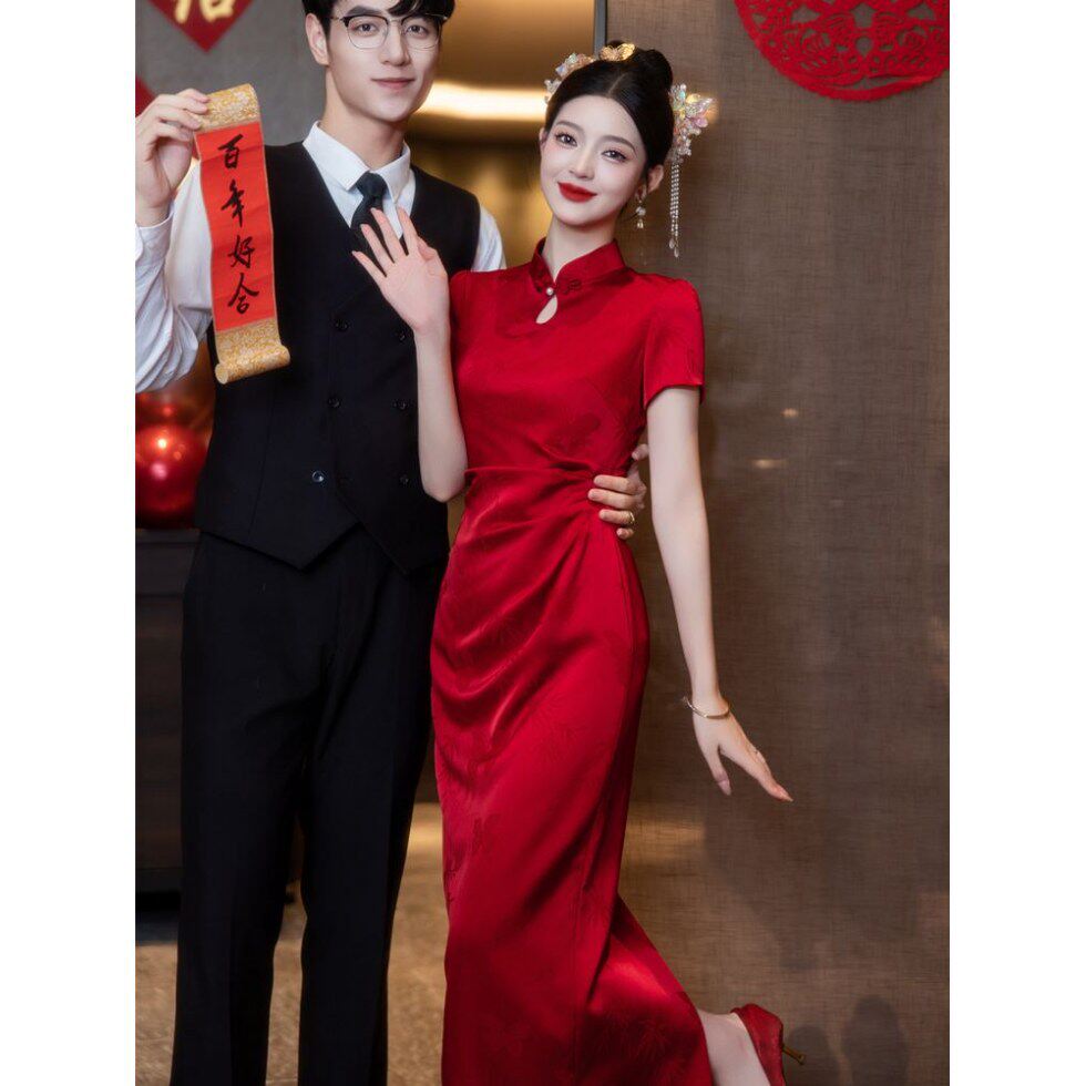 红色新中式改良旗袍新娘敬酒显瘦