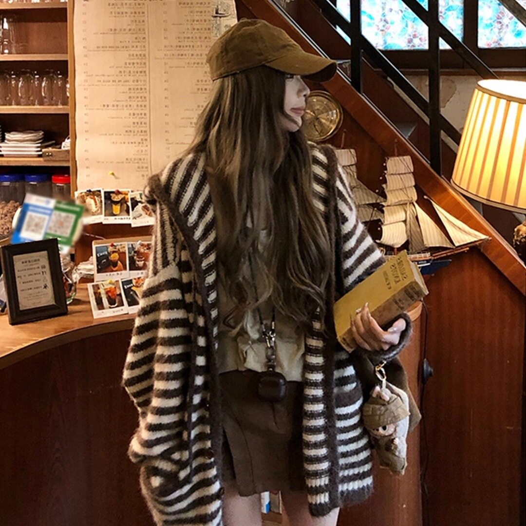 咖色连帽条纹加厚宽松针织开衫