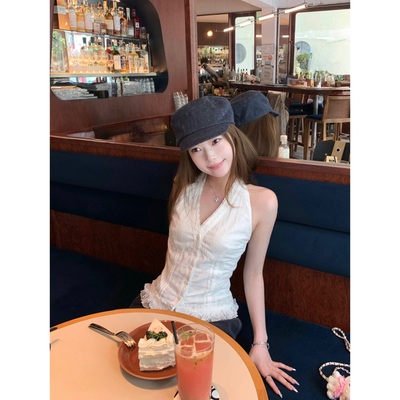 设计感修身白色显瘦蕾丝挂脖上衣
