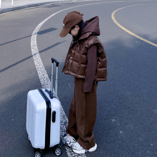 女童洋气套装2026冬季新款中大童连帽毛线衣羽绒马甲休闲裤三件套