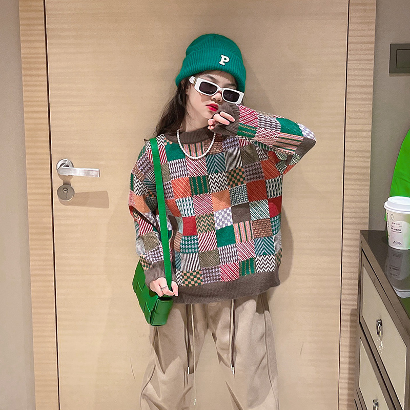 女孩时尚洋气格子宽松套头针织衫