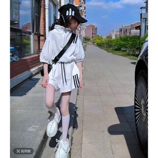 韩版运动风时尚撞色条纹两件套装女童夏季短款上衣高腰宽松短裤