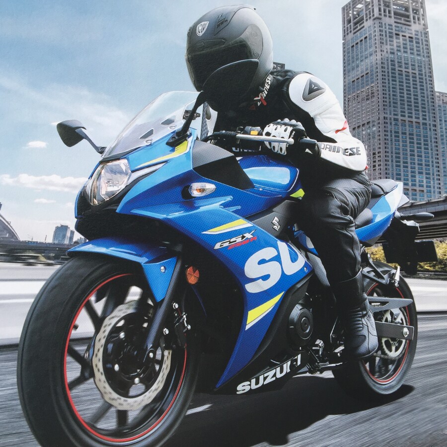 国四新款铃木gsx250c跑车双缸水冷电喷sr趴赛燃油可以上牌摩托车