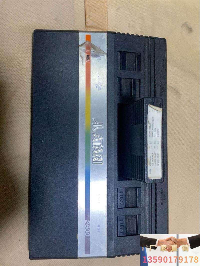 原装雅达利2600,裸机带一张游戏卡.成色如图,喜欢私聊,非询价