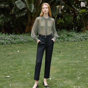 007品牌折扣店25秋休闲上衣女 几何格纹通勤风宽松显瘦衬衫 度