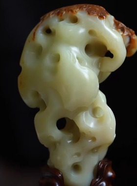和田玉籽料太湖石摆件