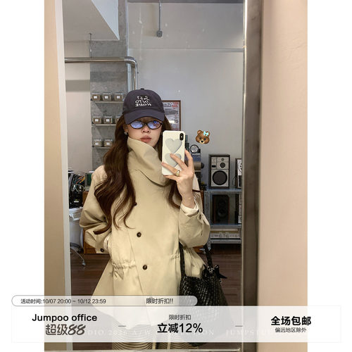草莓跳 复古杏色廓形工装风衣外套女秋季设计感收腰显瘦短款外套