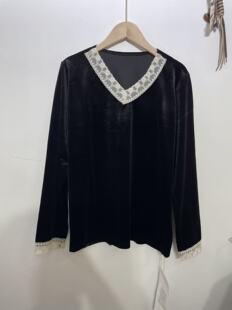 2026春款韩版宽松显瘦V领蕾丝拼接丝绒长袖打底衫女款上衣