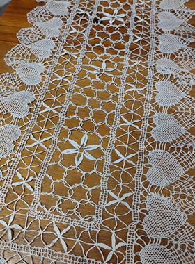 D102 手工棒槌长方小花桌旗白色棉质80×35cm