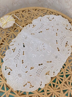 H104 手绣 椭圆盘垫 白色 麻质 42*27cm有氧化 2片出