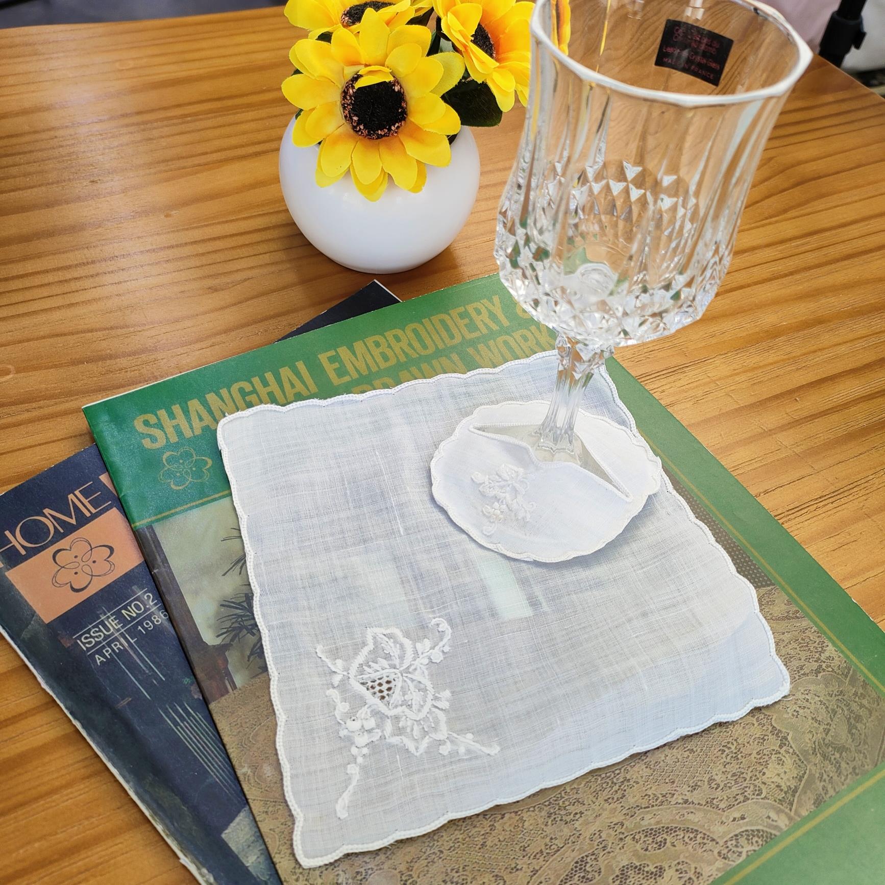 H129 手绣 红酒杯垫 白色  1套（一方一圆）方15cm，圆8cm