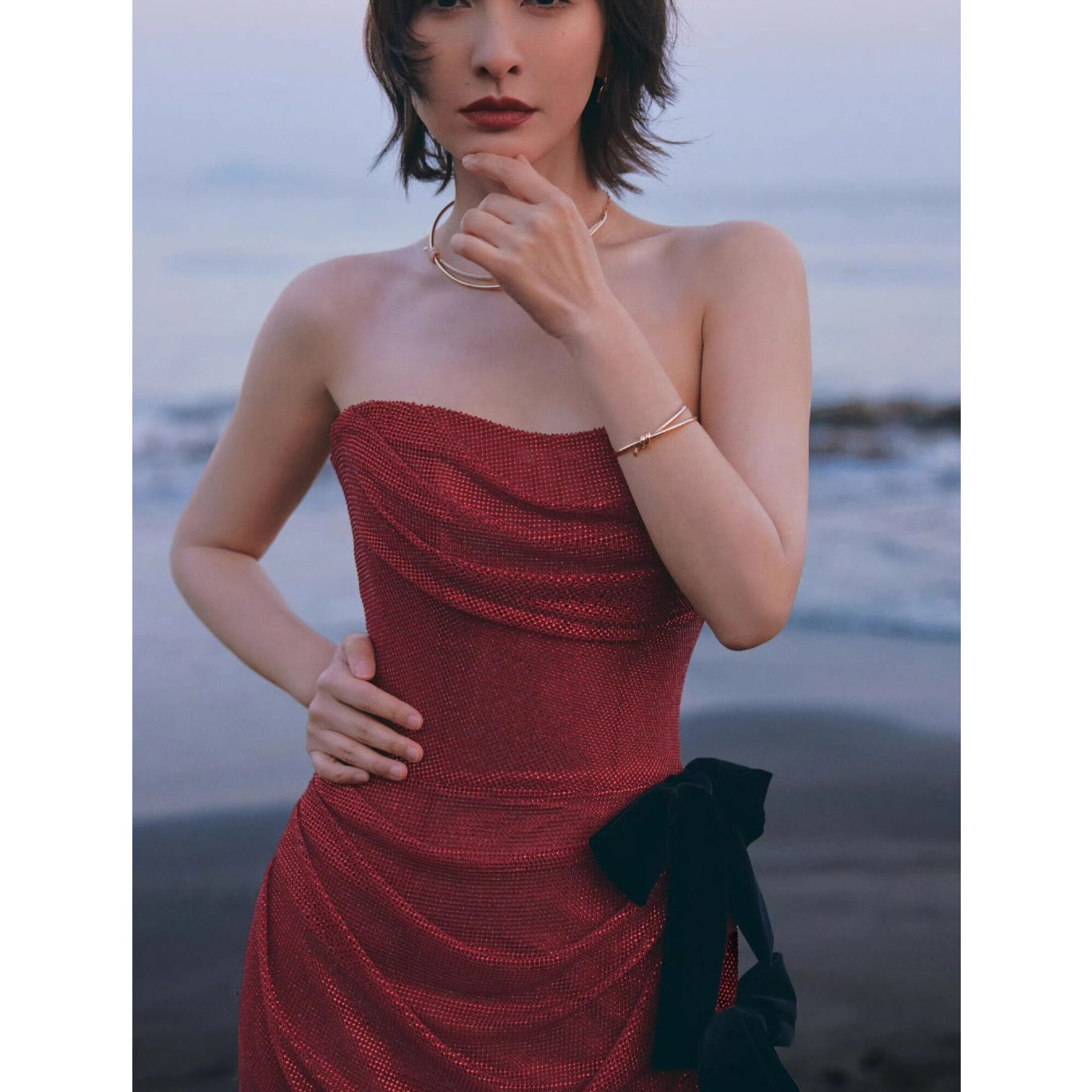 明星同款红色抹胸开叉细网亮丝晚礼服女收腰抹胸显瘦裙绝美连衣裙