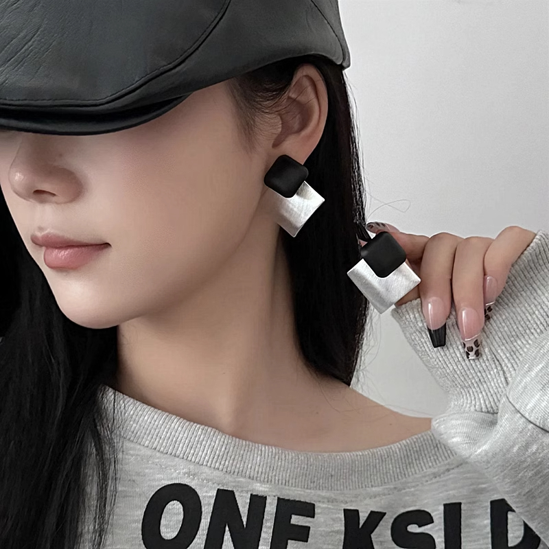 奥特莱斯折扣店撤柜轻奢撞色拉丝菱形银针耳钉时尚outlets女配饰