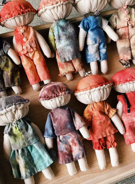 蘑菇玩偶植物染娃娃手工扎染布艺娃娃挂件包包挂饰钥匙扣挂蘑菇人