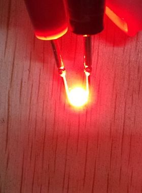 LED 3528红色灯珠 1210发光管 20元/K 1盘2K 300-400mcd 1.9厚度