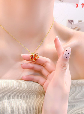 红红火火枫叶吊坠项链女