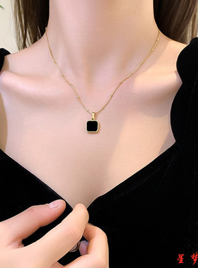 黑色方牌18k镀金项链气质时尚轻奢小众设计2025新款爆款锁骨链女