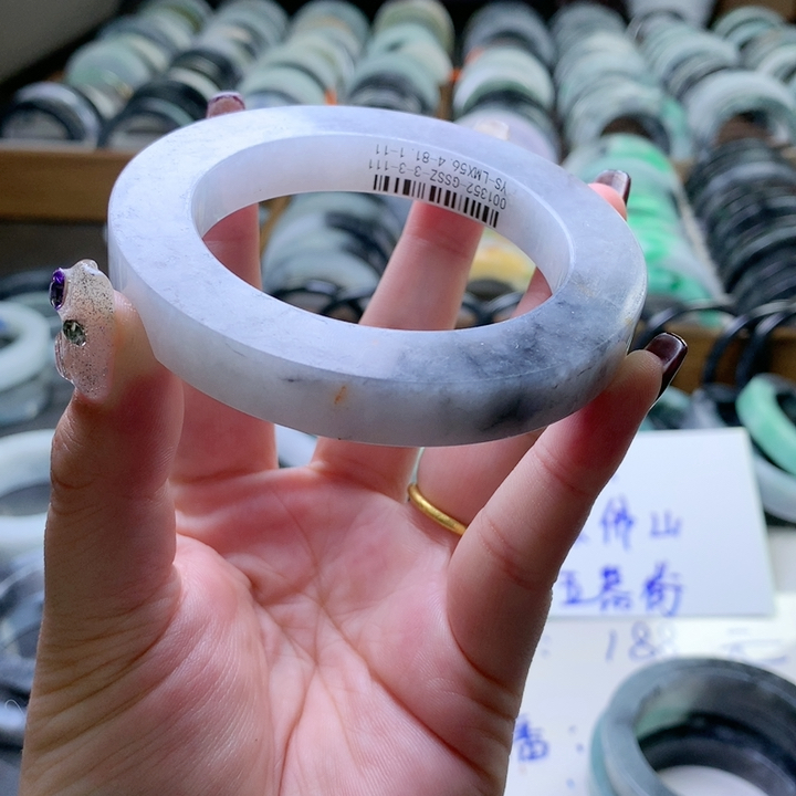 天然翡翠手镯定制不退换