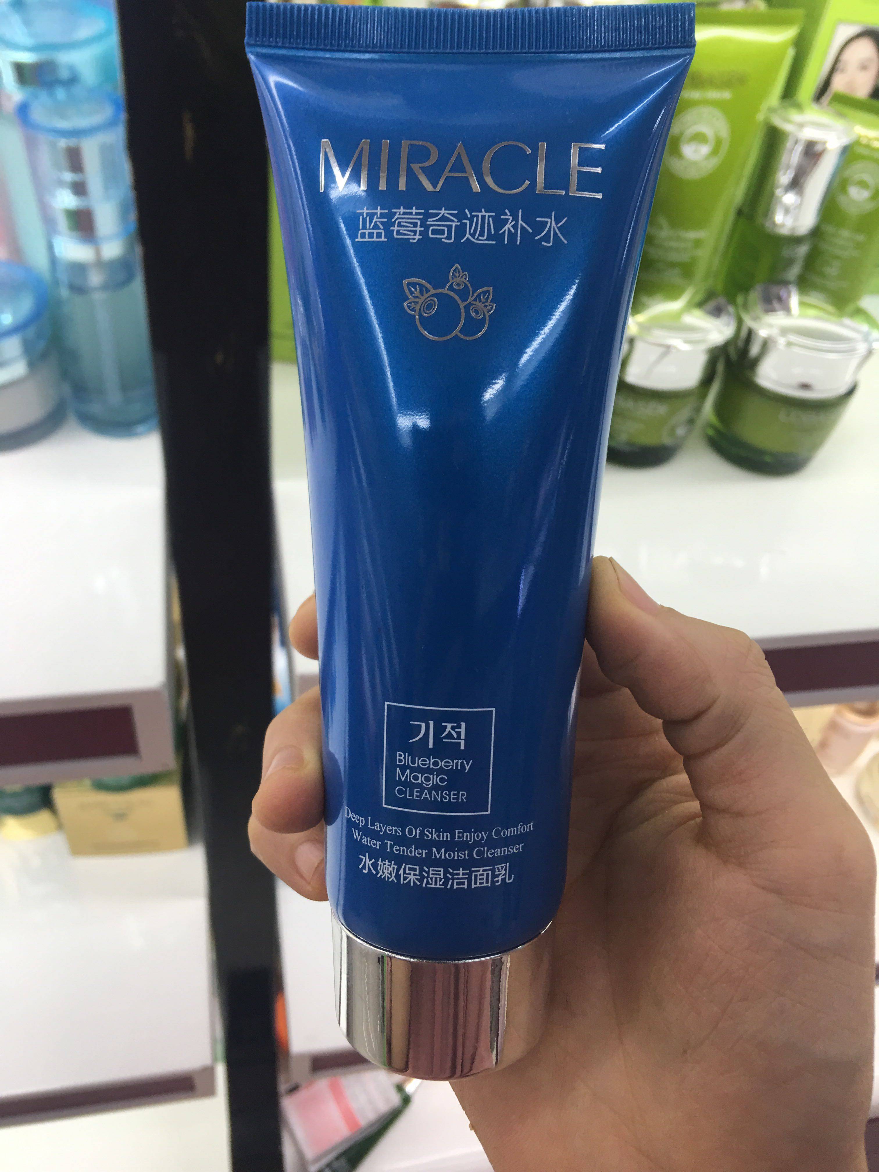 樱妆蓝莓奇迹补水水嫩保湿洁面乳