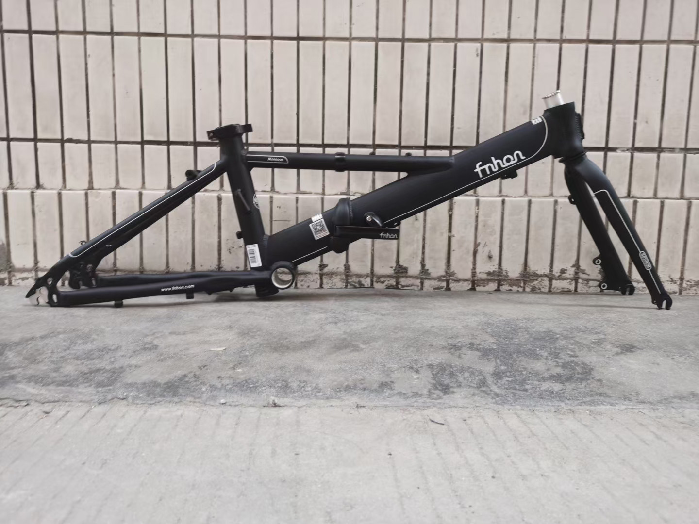 现货风行Fnhon 折叠自行车YAD2018碟刹铝合金车架20寸带猪鼻