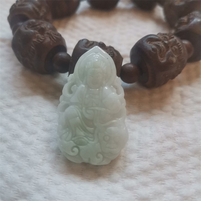 天然翡翠玉文殊菩萨吊坠玉石生肖属兔本命佛守护神挂件女士款饰品